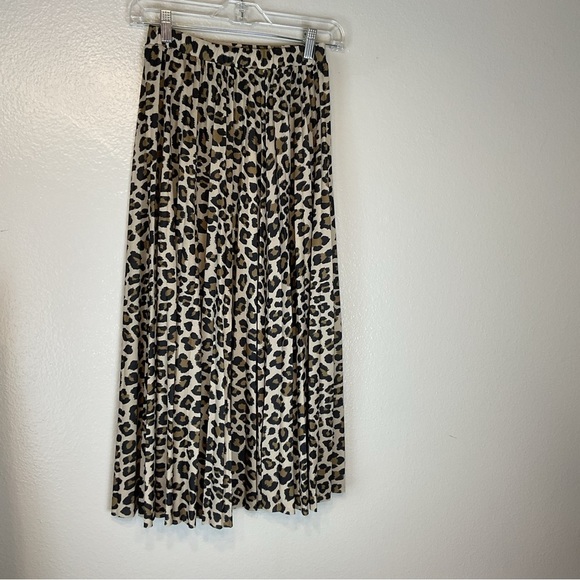 H & M Brown tan and black Leopard print pleated skirt size 0 - Picture 2 of 10